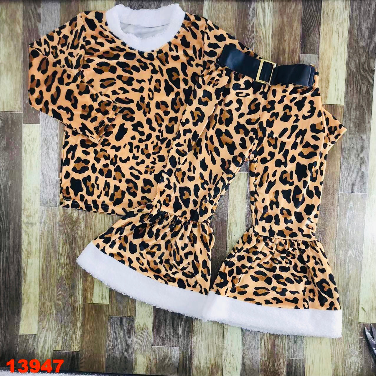 Velvet cheetah Bellbottom set