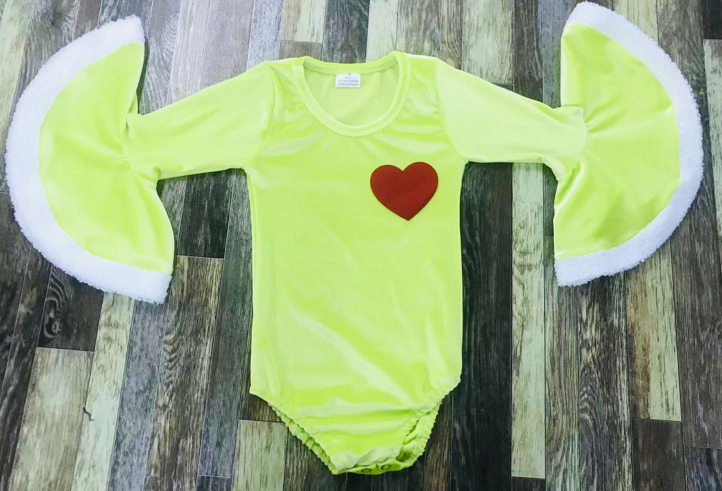 The Grinch’s heart 💚onesie